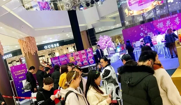 這面3層樓高的壹品玉屏，帶火這座16萬㎡購(gòu)物中心的線下營(yíng)銷 10.webp.jpg