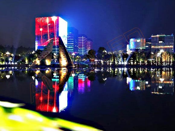 城市景觀亮化工程的興起對(duì)戶外<a href=http://m.zhushasp.com/toumingping/ target=_blank class=infotextkey>透明屏</a>發(fā)展的意義